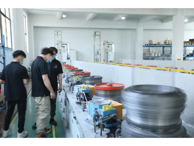 Essere tra le imprese di dimensioni superiori a quelle designate” per Dingyan Metal Essere tra le imprese di dimensioni superiori a quelle designate” per Dingyan Metal